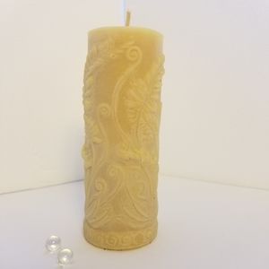 100% beeswax candle. Brand new.